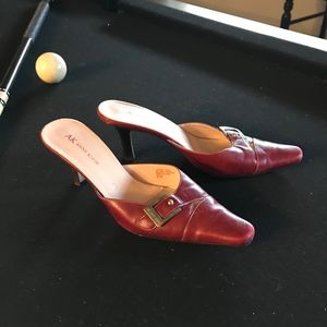 AK ANNE KLEIN RED HEELED MULES 8.5M